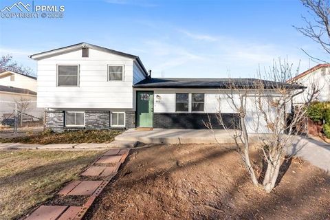 Photo of 465 Calle Entrada, Fountain, CO 80817 (MLS # 9877705)