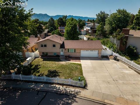 Photo of 5888 Eldora Drive, Colorado Springs, CO 80918 (MLS # 5416033) Photo of 5888 Eldora Drive, Colorado Springs, CO 80918 (MLS # 5416033)
