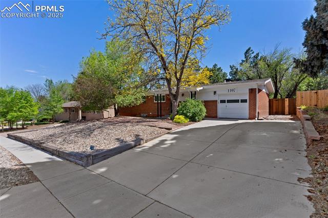 1107 Parkview Boulevard