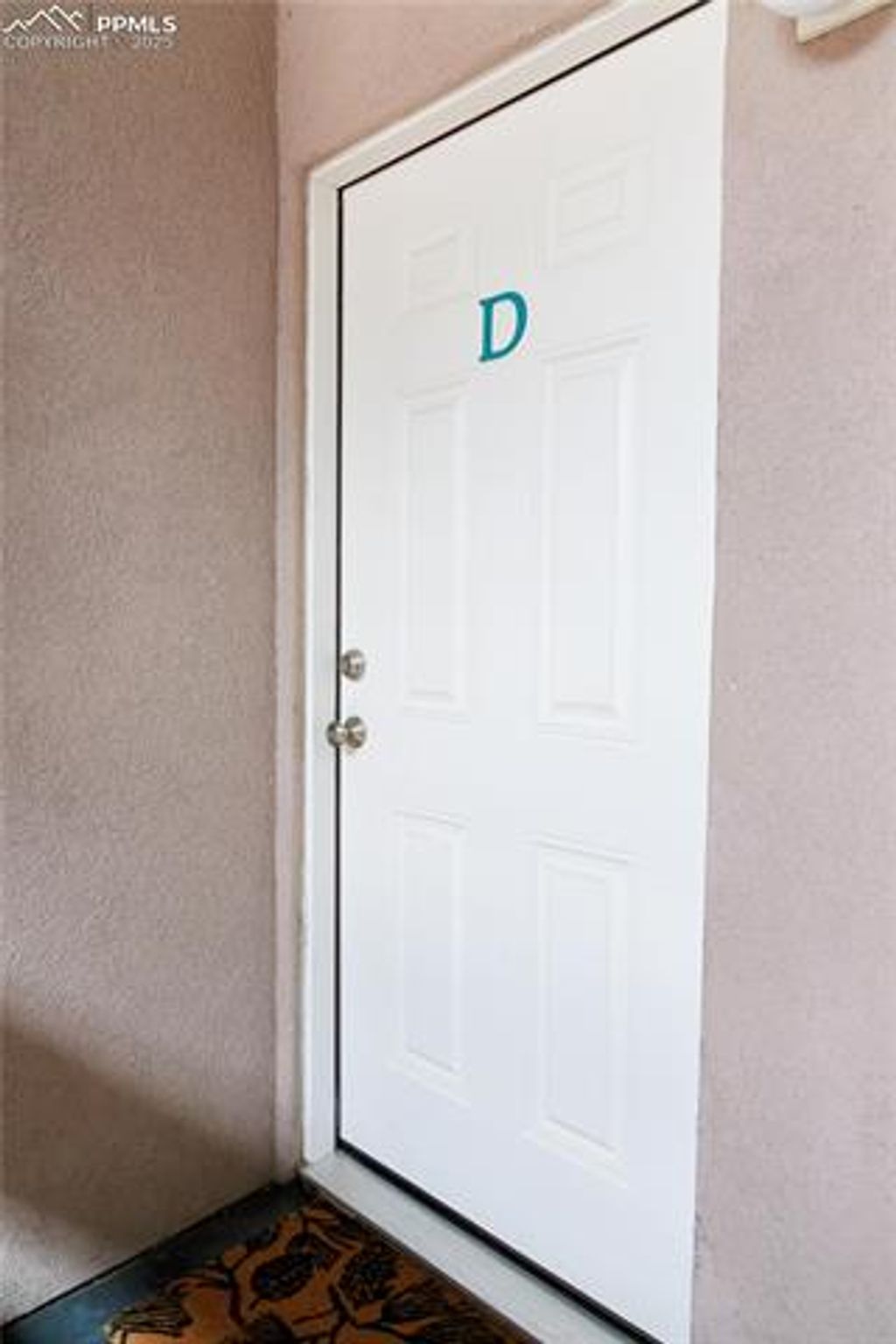 listing image 0