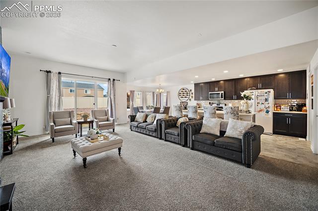 6618 Cumbre Vista Way