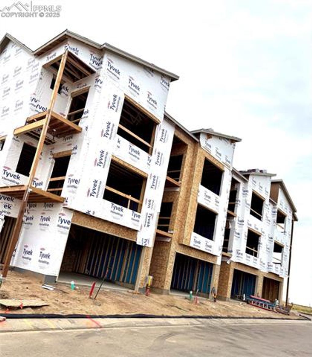 Photo for 711 Belleza View, Colorado Springs, CO 80907 (MLS # 7867550)