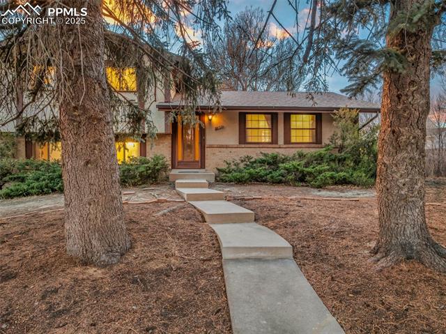 3620 N Carefree Circle