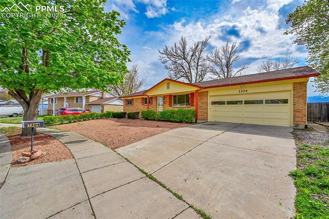 1304 De Reamer Circle
