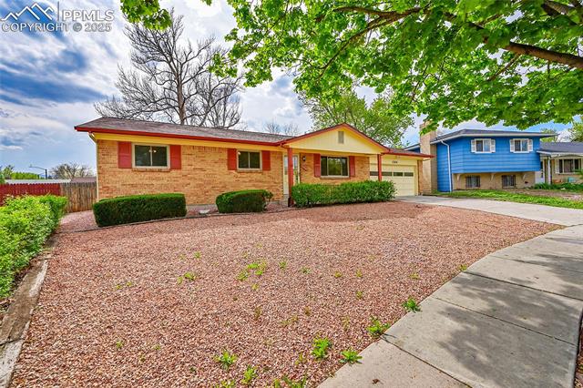 1304 De Reamer Circle
