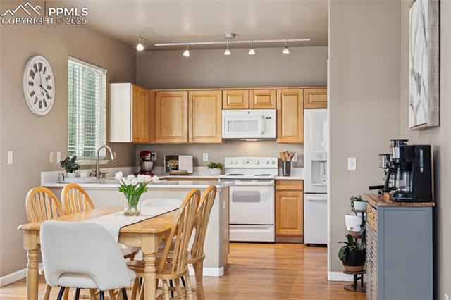 7215 Riverbay Grove