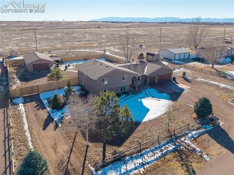 Photo of 758 E Woodleaf Drive, Pueblo, CO 81007 (MLS # 2075899)