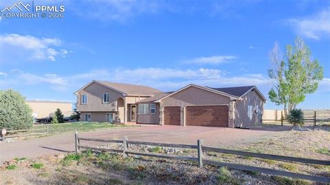 Photo of 758 E Woodleaf Drive, Pueblo, CO 81007 (MLS # 2075899)
