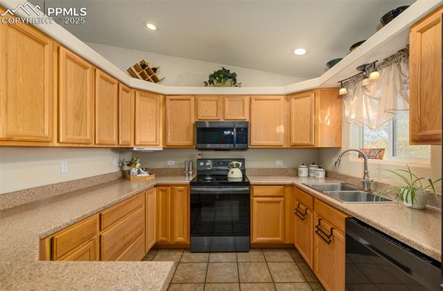 758 E Woodleaf Drive