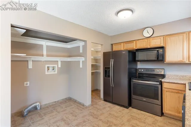 Colorado Springs, Colorado 80918, United States, 3 Bedrooms Bedrooms, ,2 BathroomsBathrooms,Residential,Active,152956