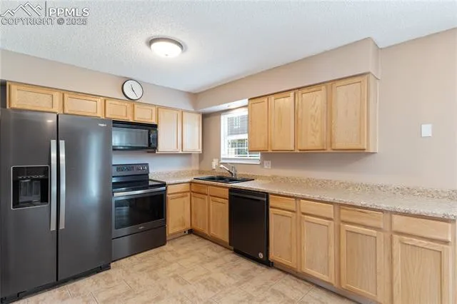 Colorado Springs, Colorado 80918, United States, 3 Bedrooms Bedrooms, ,2 BathroomsBathrooms,Residential,Active,152956