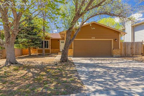 Photo of 1565 Piros Drive, Colorado Springs, CO 80915 (MLS # 4422773)