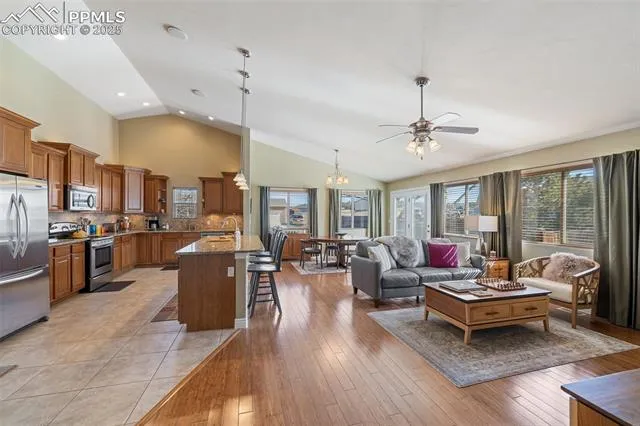 Canon City, Colorado 81212, United States, 3 Bedrooms Bedrooms, ,2 BathroomsBathrooms,Residential,Active,59