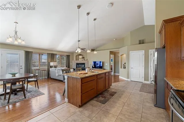 Canon City, Colorado 81212, United States, 3 Bedrooms Bedrooms, ,2 BathroomsBathrooms,Residential,Active,59