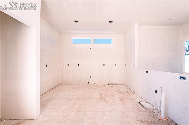 205 W Henrietta Avenue