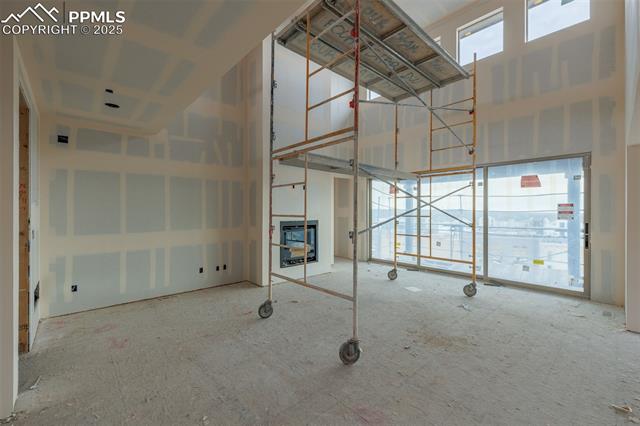 3341 Crest Hollow View