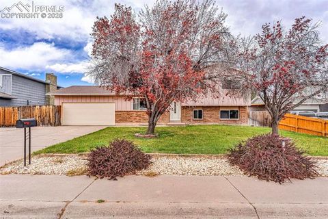Photo of 58 Briarwood Circle, Pueblo, CO 81005 (MLS # 8387162)
