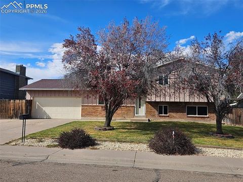 Photo of 58 Briarwood Circle, Pueblo, CO 81005 (MLS # 8387162)