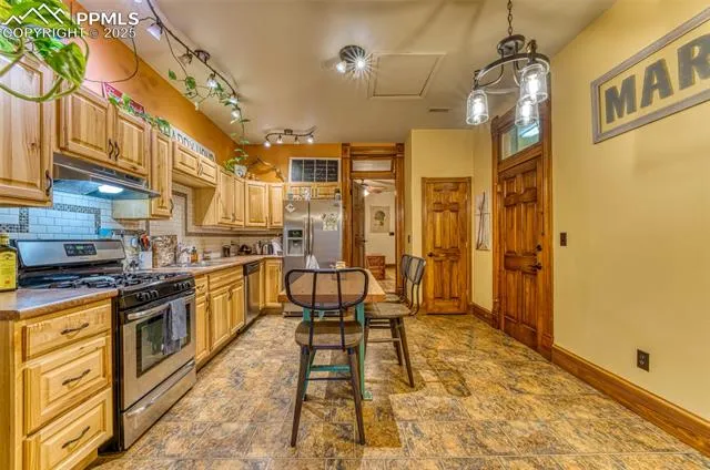 Canon City, Colorado 81212, United States, 2 Bedrooms Bedrooms, ,3 BathroomsBathrooms,Residential,Active,153610