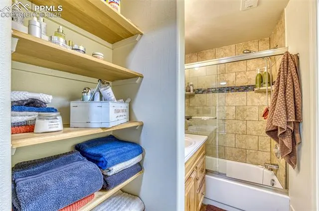 Canon City, Colorado 81212, United States, 2 Bedrooms Bedrooms, ,3 BathroomsBathrooms,Residential,Active,153610