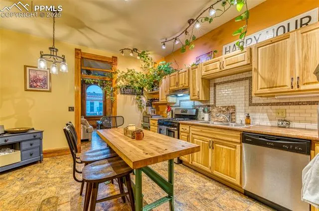 Canon City, Colorado 81212, United States, 2 Bedrooms Bedrooms, ,3 BathroomsBathrooms,Residential,Active,153610