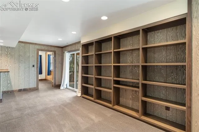 Colorado Springs, Colorado 80919, United States, 5 Bedrooms Bedrooms, ,5 BathroomsBathrooms,Residential,Pending,91874