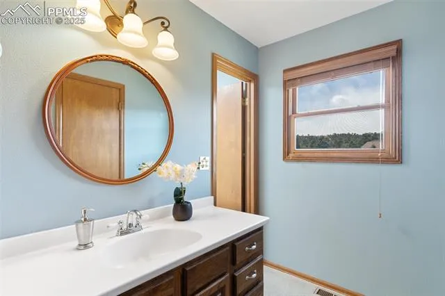 Colorado Springs, Colorado 80919, United States, 5 Bedrooms Bedrooms, ,5 BathroomsBathrooms,Residential,Pending,91874