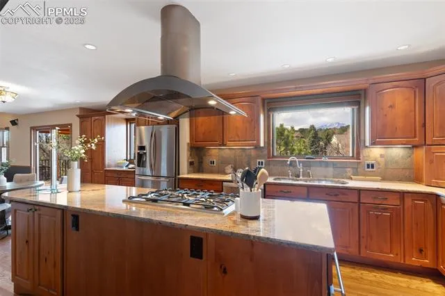 Colorado Springs, Colorado 80919, United States, 5 Bedrooms Bedrooms, ,5 BathroomsBathrooms,Residential,Pending,91874