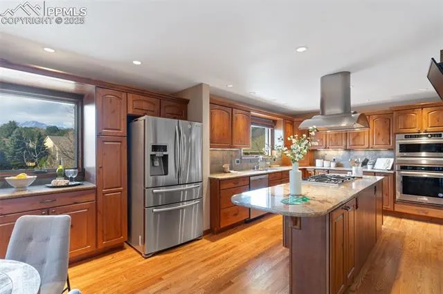 Colorado Springs, Colorado 80919, United States, 5 Bedrooms Bedrooms, ,5 BathroomsBathrooms,Residential,Pending,91874