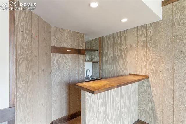 Colorado Springs, Colorado 80919, United States, 5 Bedrooms Bedrooms, ,5 BathroomsBathrooms,Residential,Pending,91874