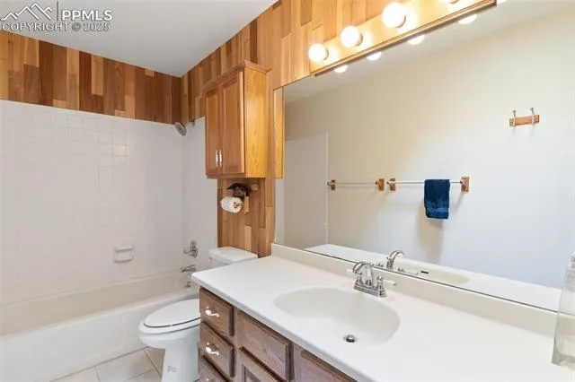 Colorado Springs, Colorado 80919, United States, 5 Bedrooms Bedrooms, ,5 BathroomsBathrooms,Residential,Pending,91874