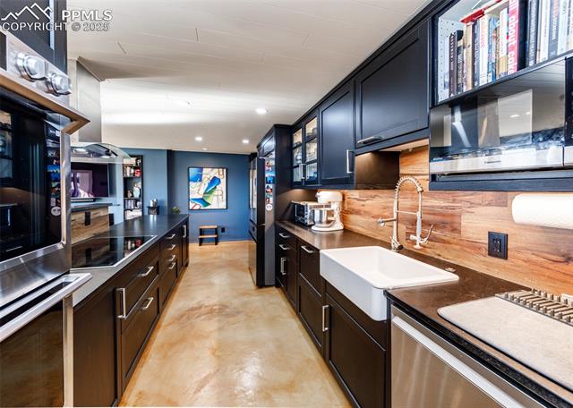 411 Lakewood Circle C706