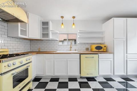 Tiny photo for 125 Ruxton Avenue, Manitou Springs, CO 80829 (MLS # 9383758)