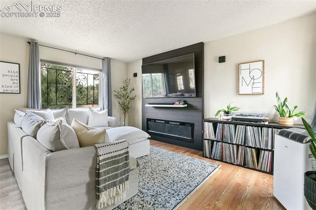 4265 Dolphin Circle