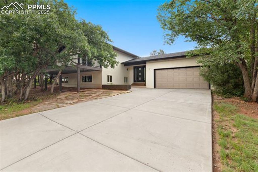 Photo for 7 Escondido Valle, Manitou Springs, CO 80829 (MLS # 4634918)