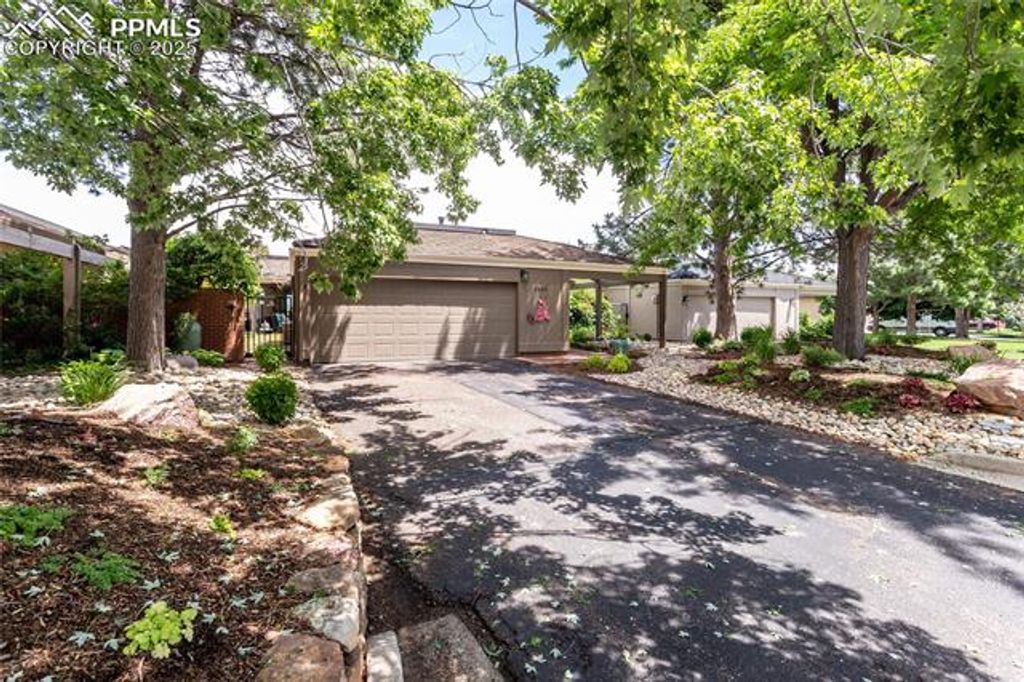 Photo for 2609 Ashgrove Street, Colorado Springs, CO 80906 (MLS # 1678005)