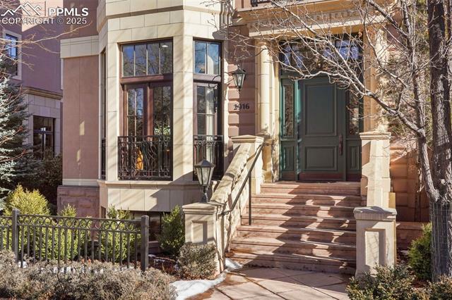 2916 Carriage Manor Point