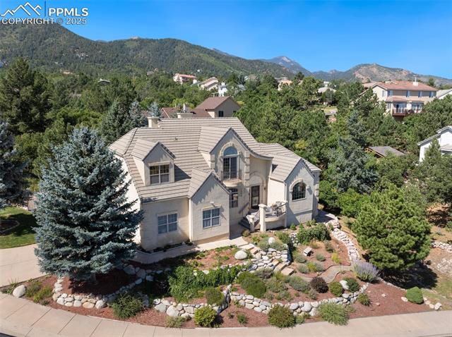 1360 Chartwell View
