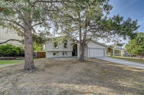 Photo of 3275 Bell Mountain Drive, Colorado Springs, CO 80918 (MLS # 1775945) Photo of 3275 Bell Mountain Drive, Colorado Springs, CO 80918 (MLS # 1775945)
