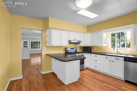 Tiny photo for 401 Dozier Avenue, Canon City, CO 81212 (MLS # 7971490)