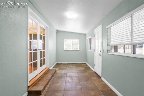 Tiny photo for 401 Dozier Avenue, Canon City, CO 81212 (MLS # 7971490)