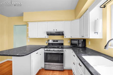 Tiny photo for 401 Dozier Avenue, Canon City, CO 81212 (MLS # 7971490)