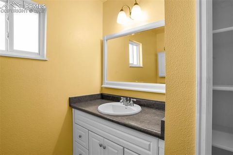 Tiny photo for 401 Dozier Avenue, Canon City, CO 81212 (MLS # 7971490)