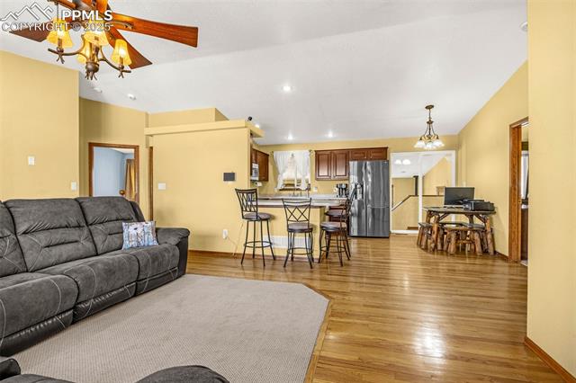 1189 W Meadowmoor Drive