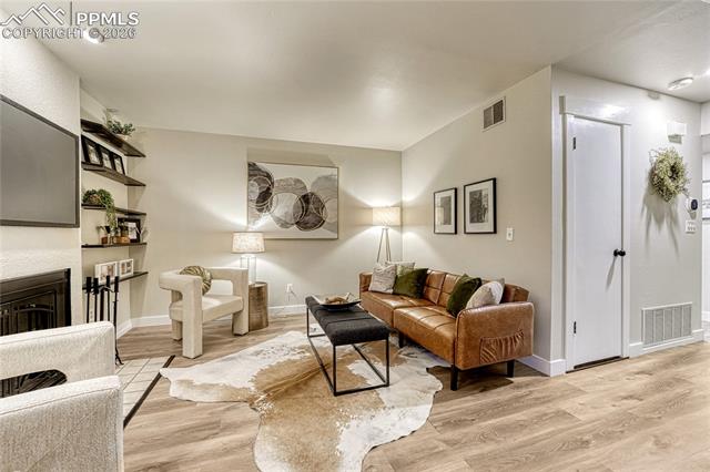 3330 Templeton Gap Road 22