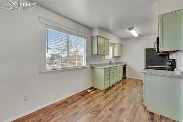 Colorado Springs, Colorado 80917, United States, 3 Bedrooms Bedrooms, ,2 BathroomsBathrooms,Residential,Pending,108417