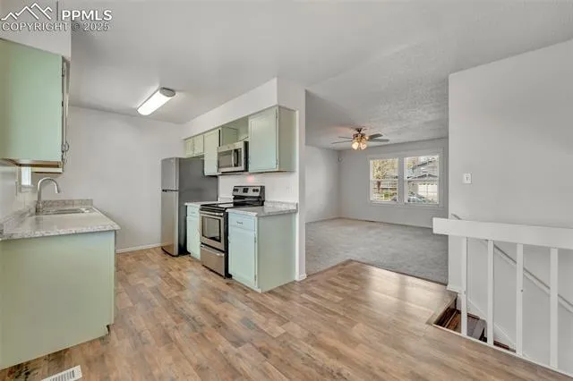 Colorado Springs, Colorado 80917, United States, 3 Bedrooms Bedrooms, ,2 BathroomsBathrooms,Residential,Pending,108417