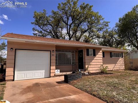 Photo of 1804 Lark Bunting Lane, Pueblo, CO 81001 (MLS # 4134267)