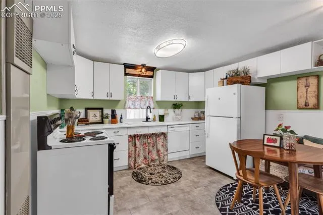 Canon City, Colorado 81212, United States, 2 Bedrooms Bedrooms, ,1 BathroomBathrooms,Residential,Active,196723