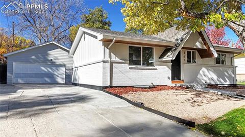 Tiny photo for 367 S Queen Circle, Lakewood, CO 80226 (MLS # 2925487)